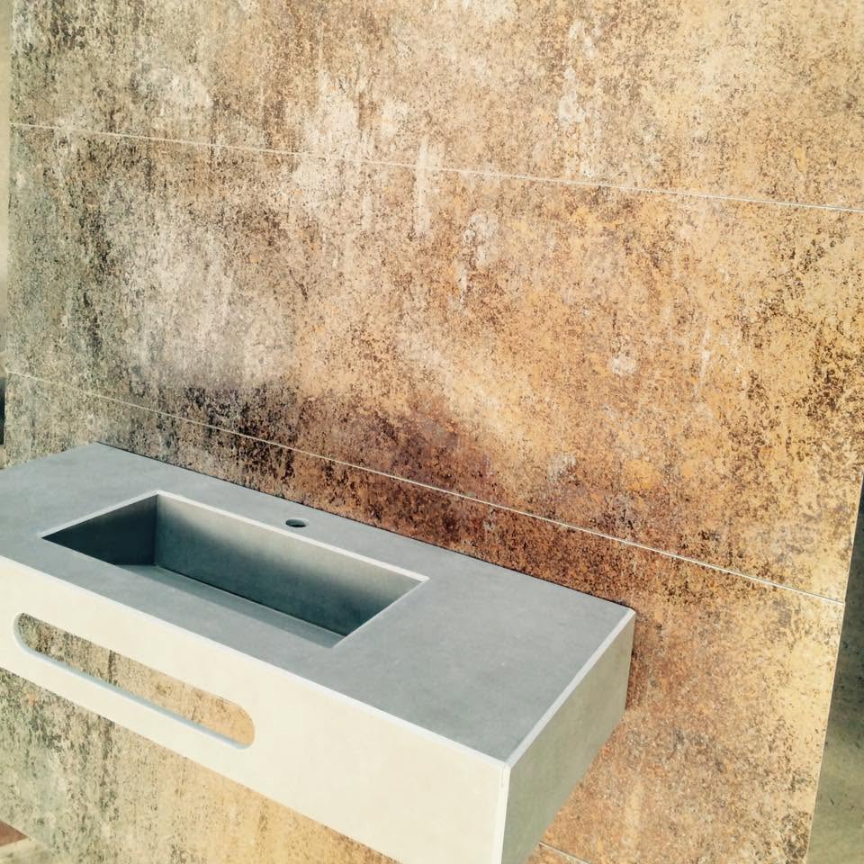 Encimera de baño suspendida con lavabo integrado en Neolith
