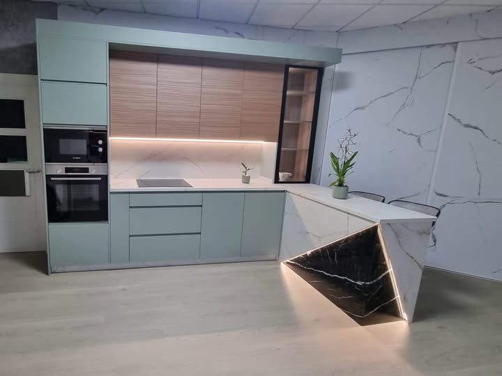Encimera de cocina con península y patas porcelánicas retroiluminadas