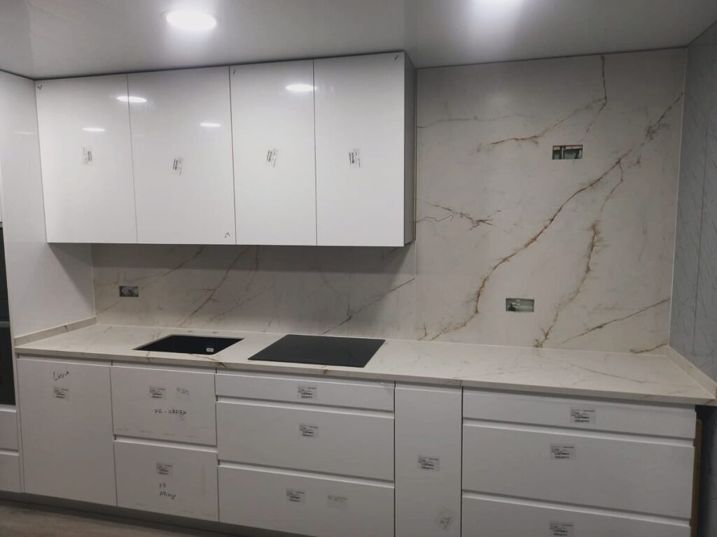 Encimera de cocina en porcelánico Venatino Gold