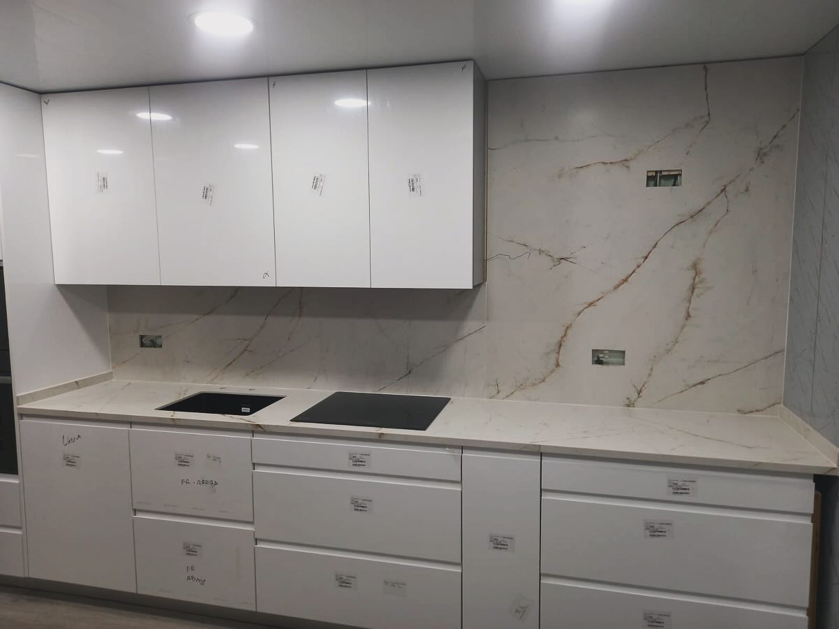 Encimera de cocina en porcelánico Venatino Gold