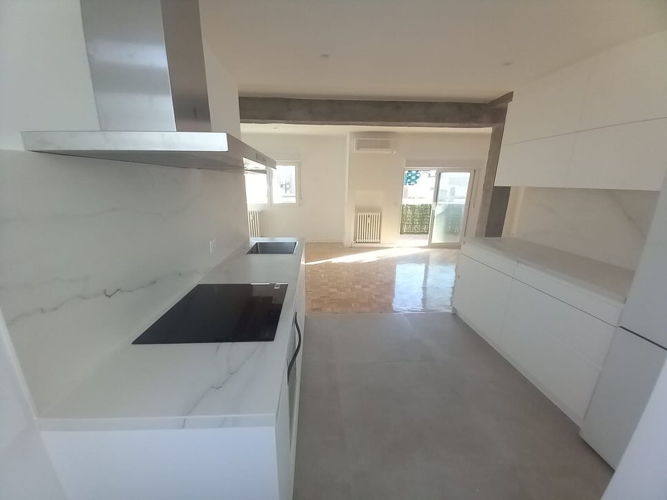 Encimera de cocina Oro del Jerte en porcelánico