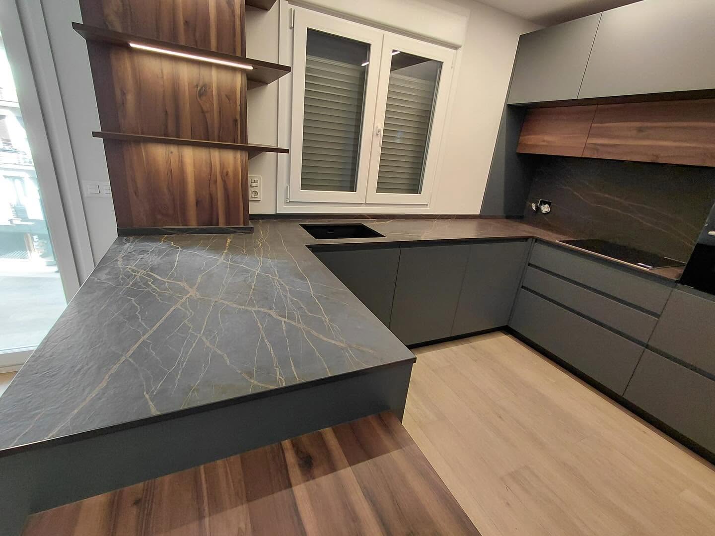 Encimera de cocina y lavadero en Dekton Laurent y Entzo