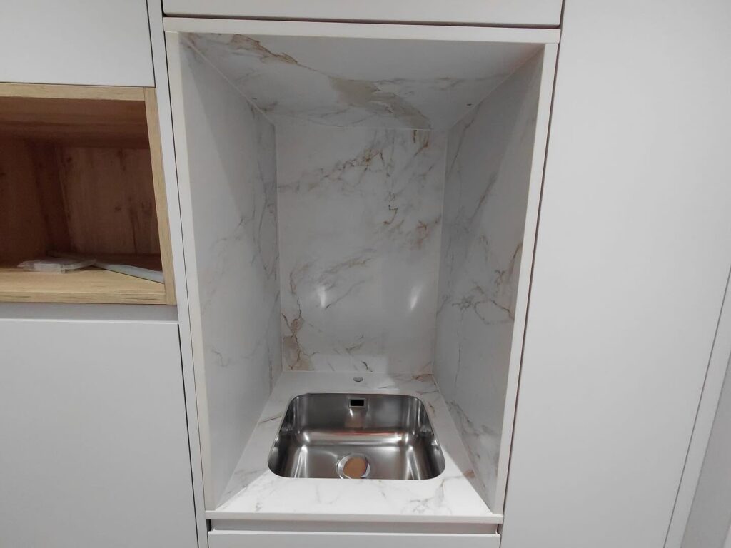 Encimera de cocina y lavadero en Dekton Laurent y Entzo