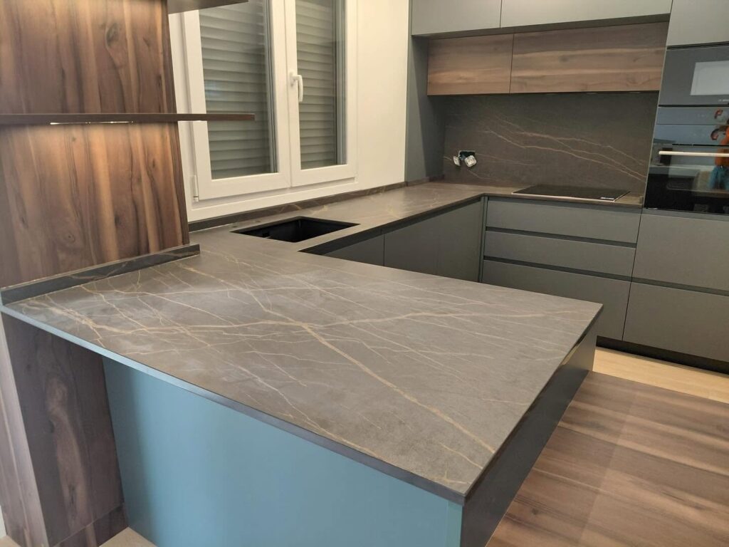 Encimera de cocina y lavadero en Dekton Laurent y Entzo