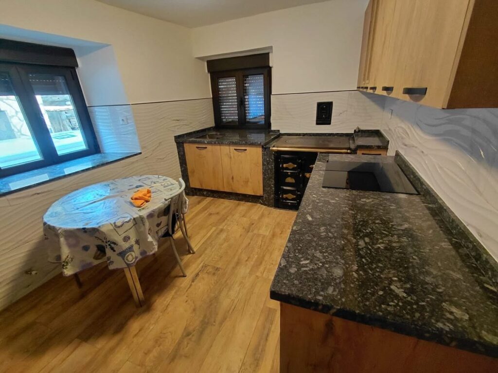 Encimera de granito Azul Noche para cocina de montaña