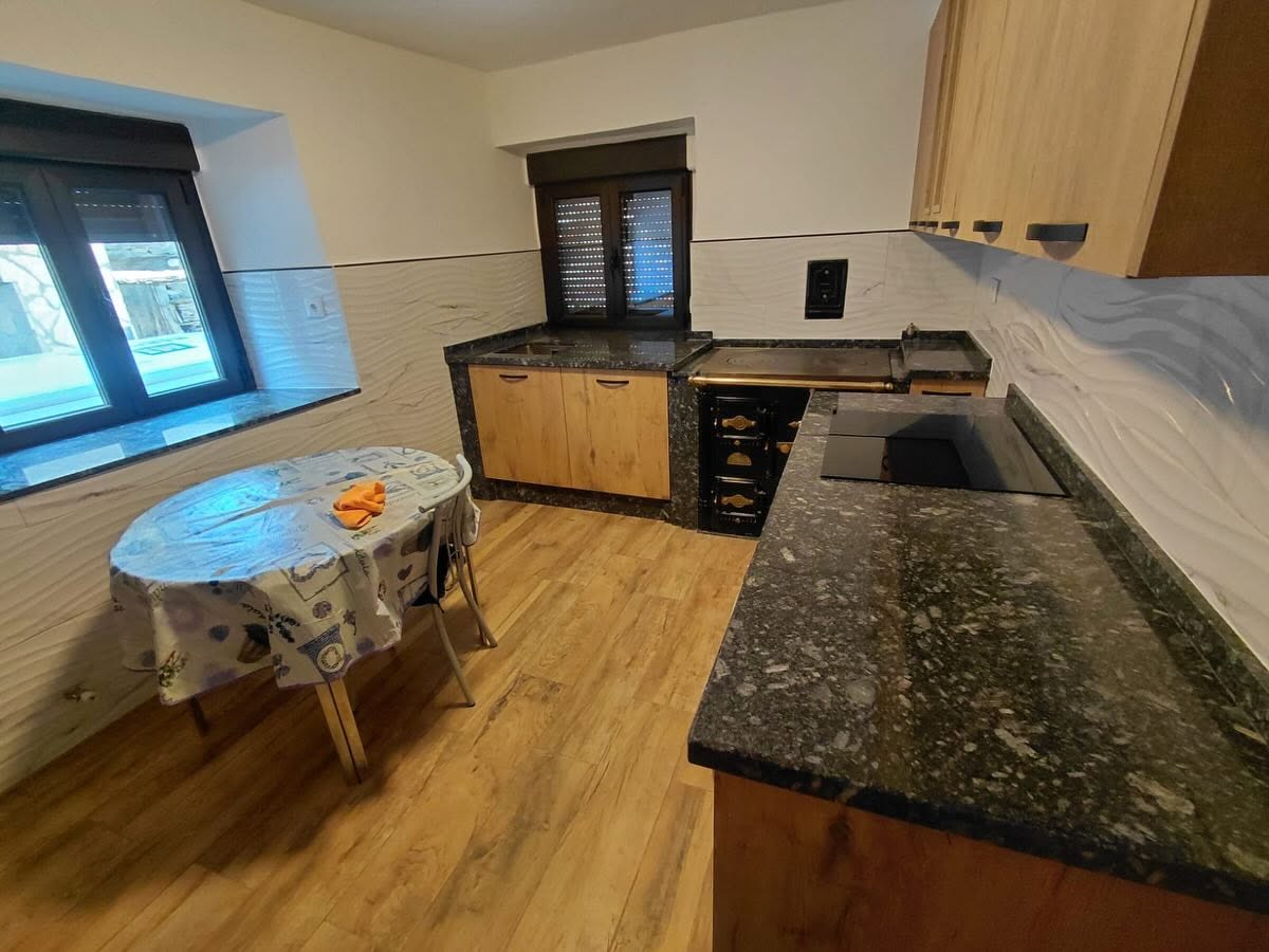 Encimera de granito Azul Noche para cocina de montaña