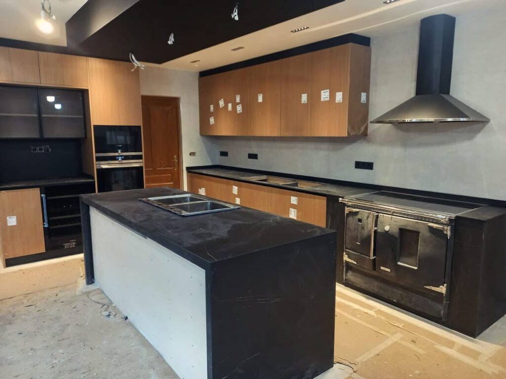 Encimera e isla de cocina en Ceratop Saint Laurent