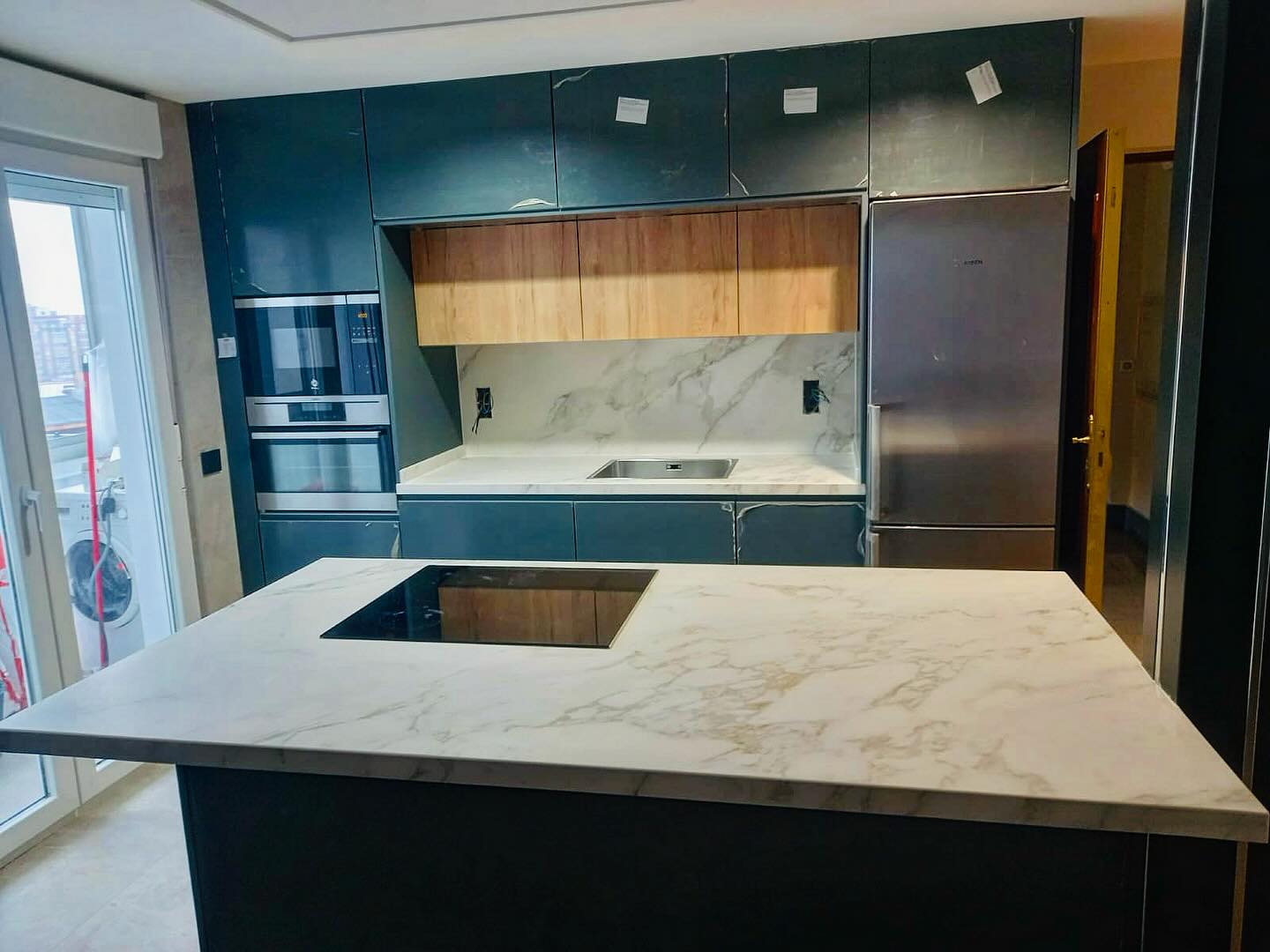 Encimera e isla de cocina en Laminam Arabescato Oro