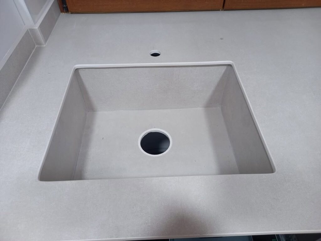 Encimera porcelánica con fregadero integrado en el mismo material
