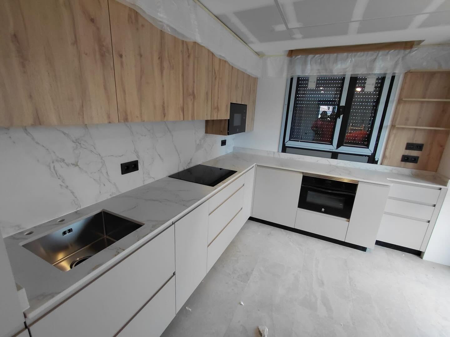 Encimera y frente de cocina en Dekton Entzo