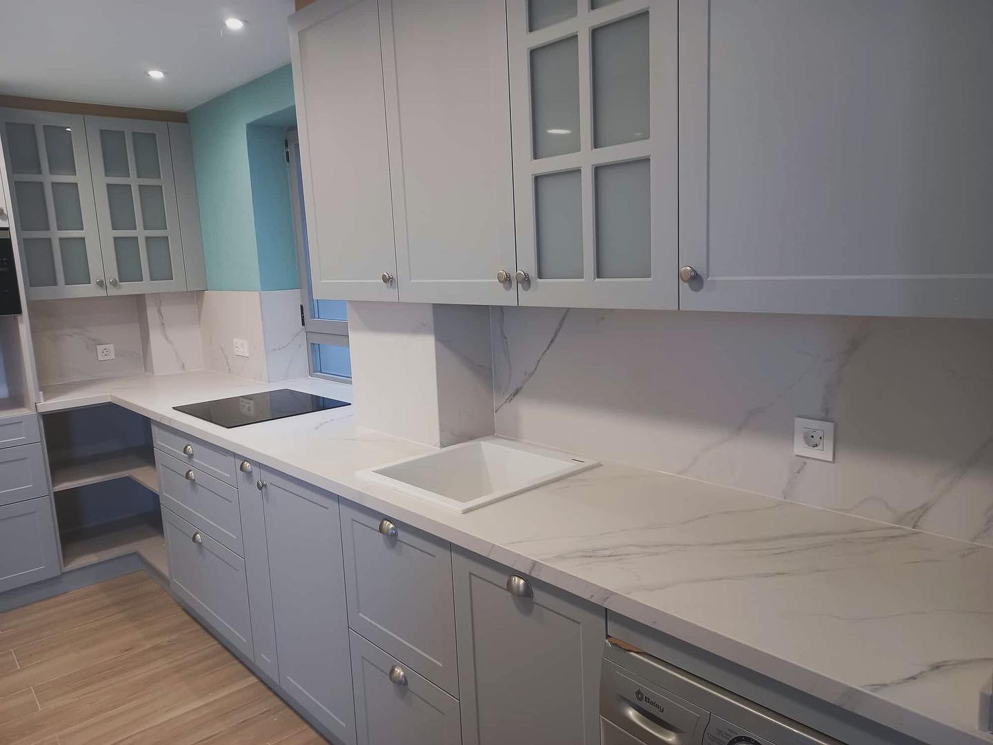 Encimera y revestimiento de cocina en porcelánico Ceratop