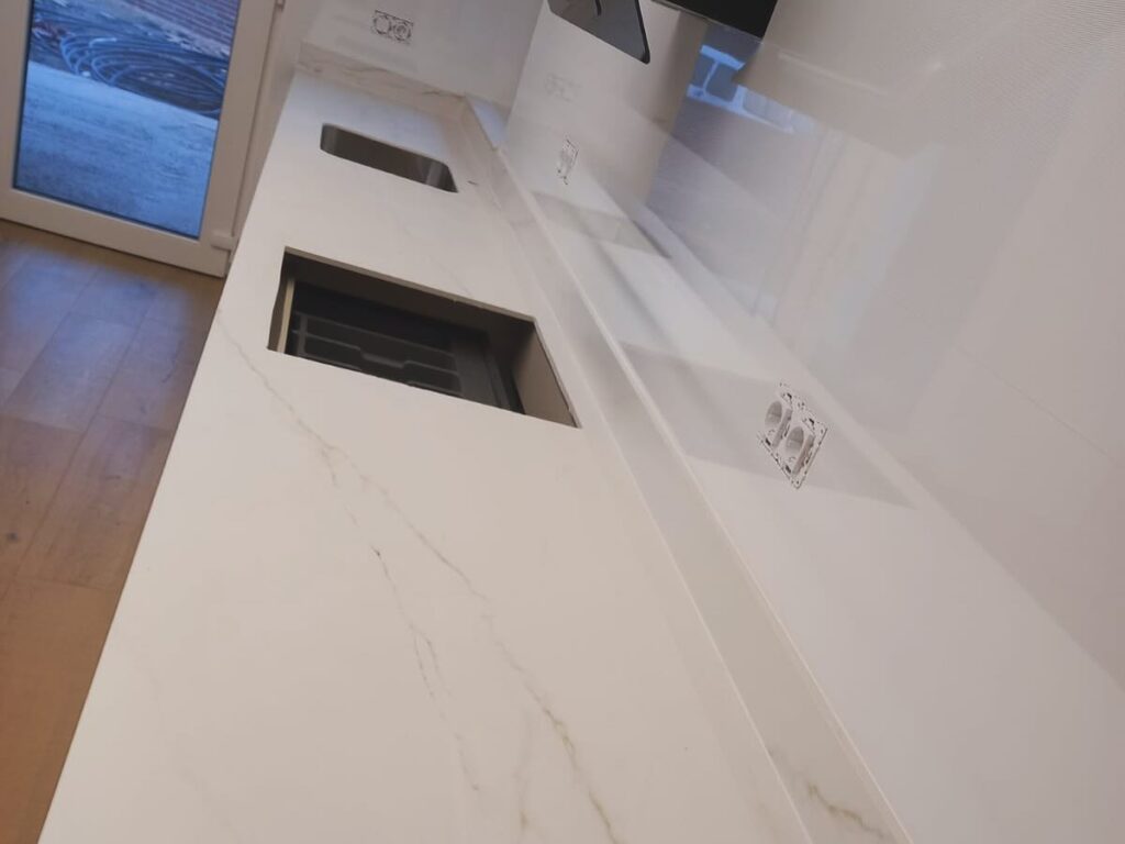 Encimeras de cocina y lavadero en porcelánico