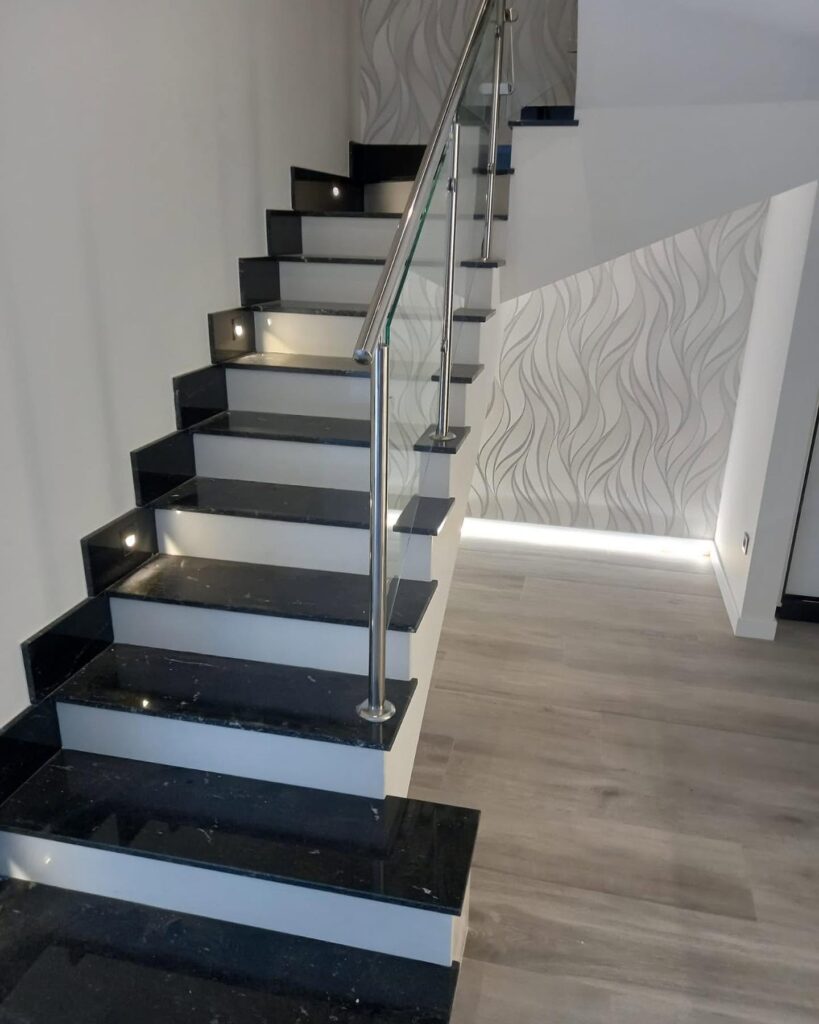 Escalera de granito Vía Láctea y COMPAC Compact Hassos