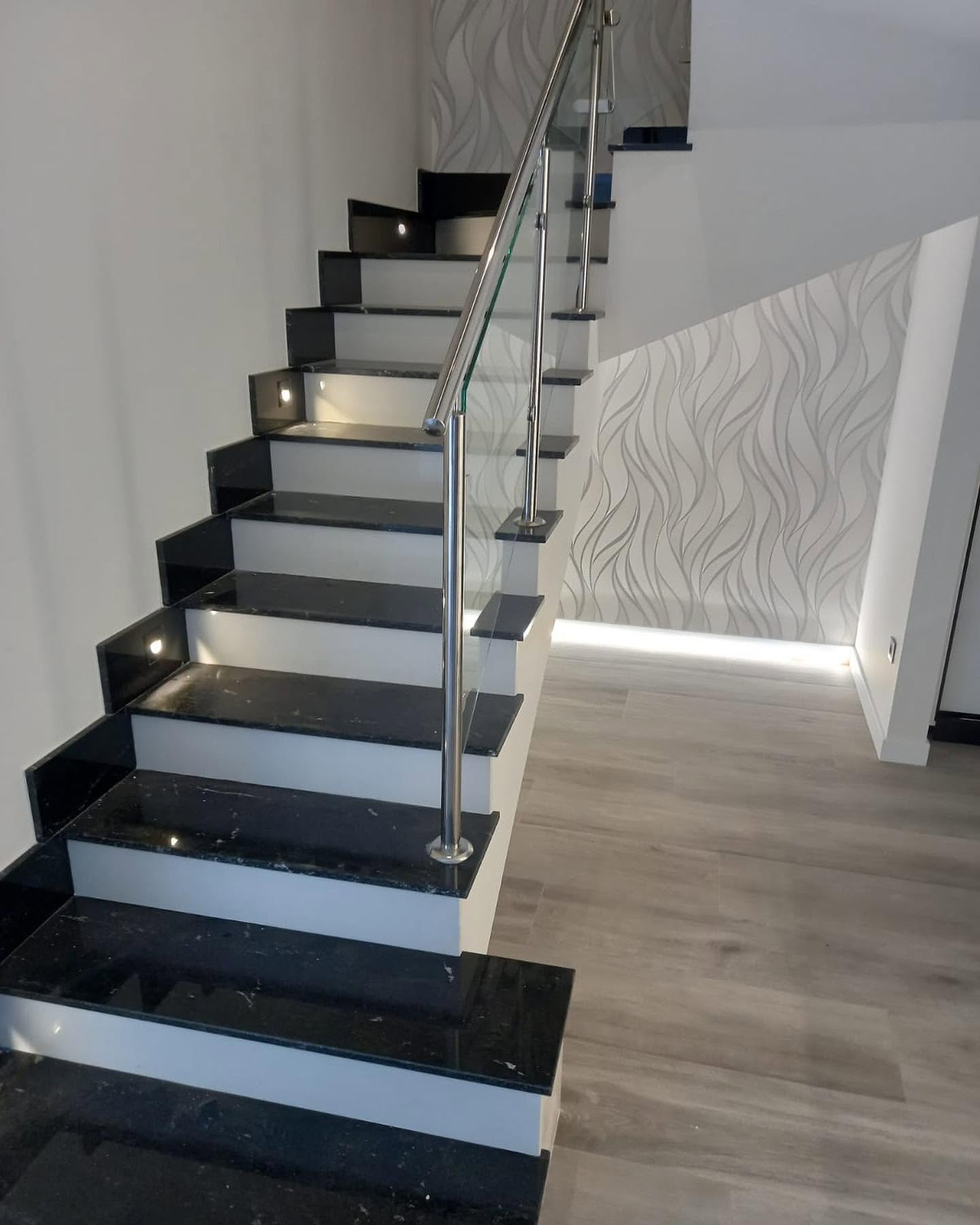 Escalera de granito Vía Láctea y COMPAC Compact Hassos